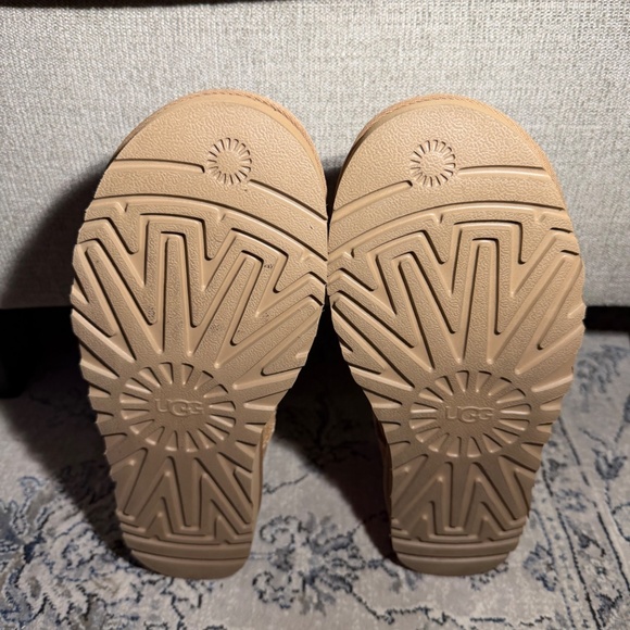 UGG Mini Boot Chestnut - Picture 7 of 8